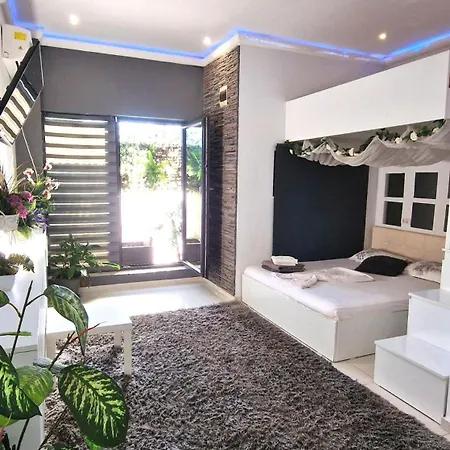 Urbano Burada No52a 3* Констанца